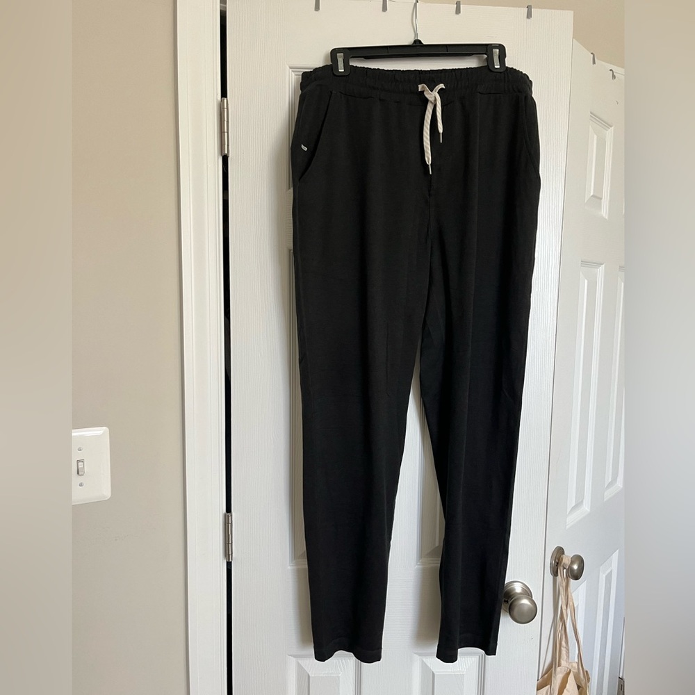 Men’s Vuori Joggers XL NWT